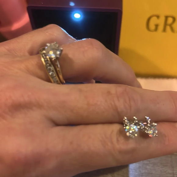 Moissanite 1CTW Earrings New in Box VVS1 Color D 925 Sterling Silver w/GRA Cert - Picture 2 of 5